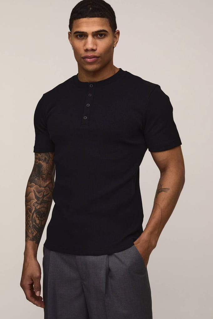 Muscle Fit Geribbeld Henley Hals Korte Mouw T-Shirt | Black | Size Medium