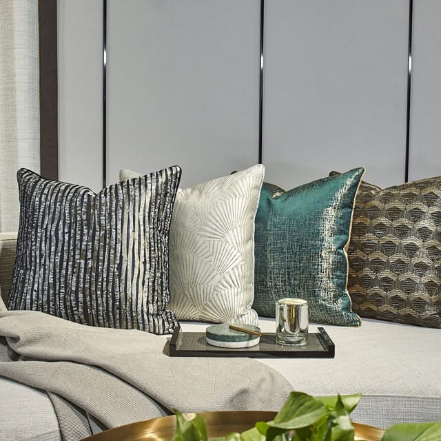 NOVÉE Sierkussen silver lines | 45 x 45 cm | jacquard/polyester