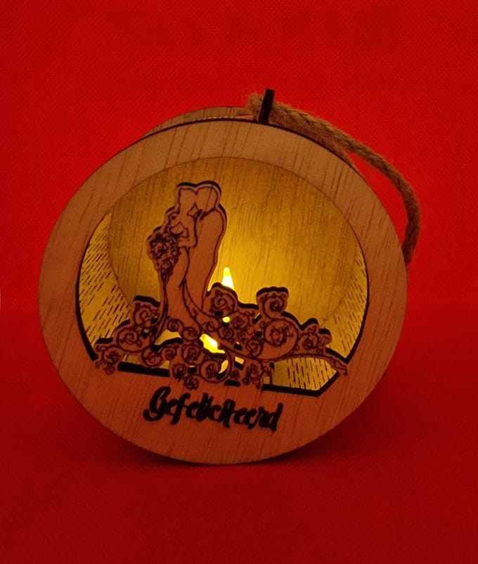 Houten 3D kerstbal/kersthanger Bruidspaar met LED-licht [kerst][kerstornament][cadeau bruiloft][kerstcadeau]