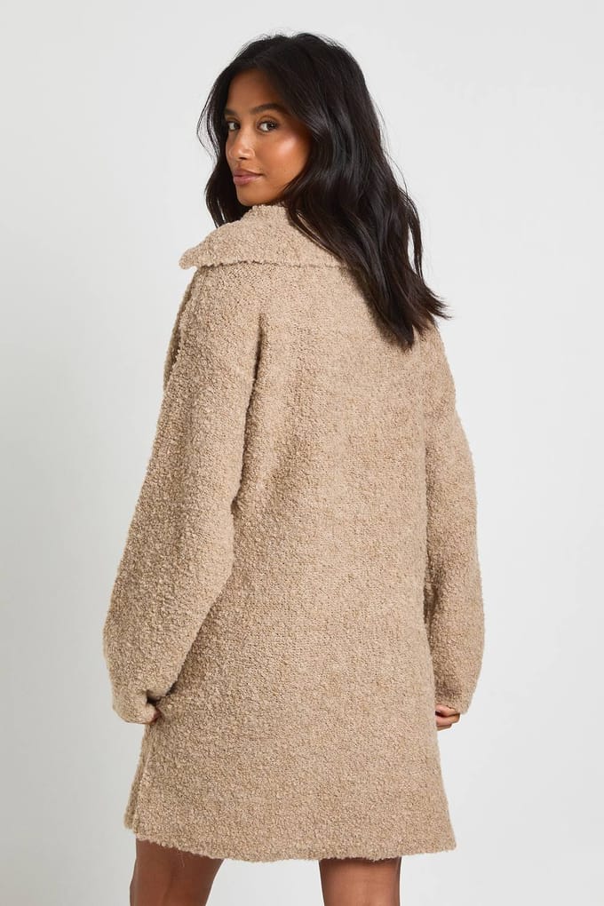 boohoo Dames Petite Borg Oversized Kraagdetail Mini Jurk | Camel | Maat: XS