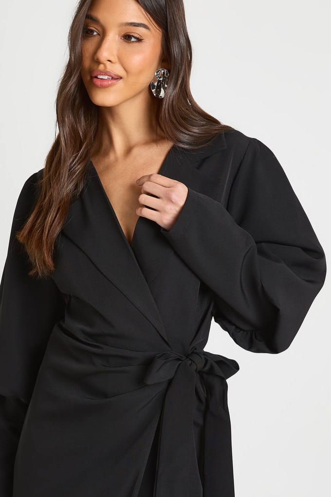 boohoo Dames Blazerjurk met volume mouwen en getiede taille | Black | Maat: 6