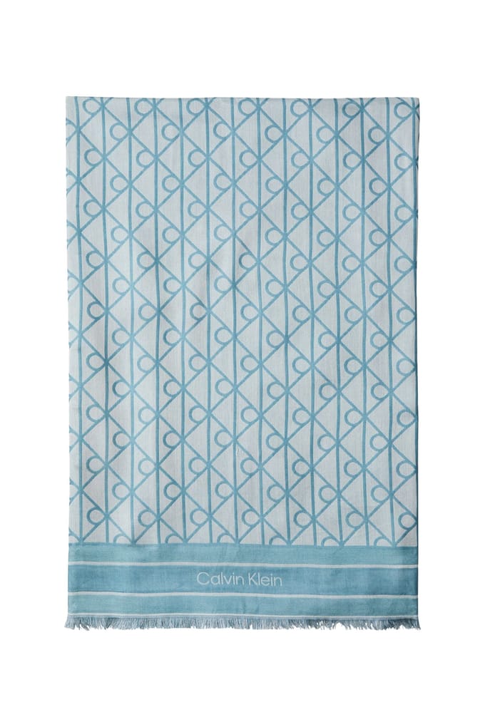 Calvin Klein Emblem Aop Jacquard Scarf Whispering Blue Größe: OS | Schals Outlet | Damen | Blau