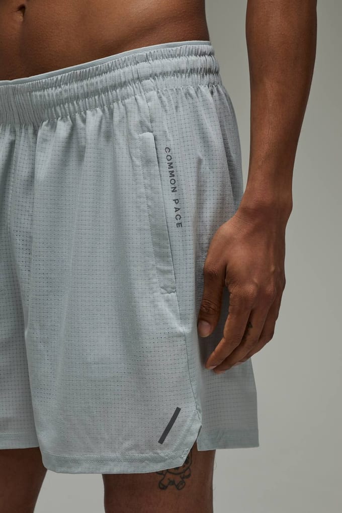 Common Pace Hardloop Geperforeerde 5 Inch Short | Light Grey | Size XS