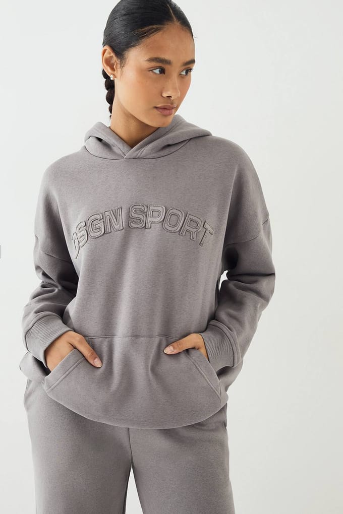 Dames DSGN Studio Self Fabric Applique Oversized Hoodie | Houtskool | Maat: Medium