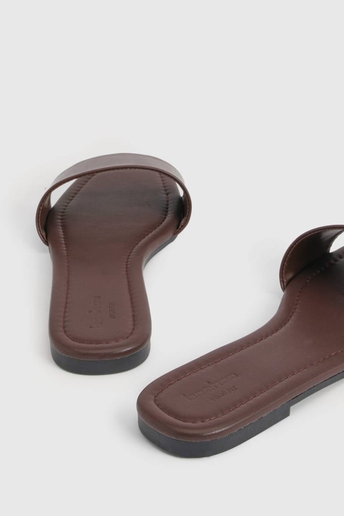 boohoo Dames Brede Pasvorm Vierkante Teen Basis Slippers | Chocoladebruin | Maat: 38