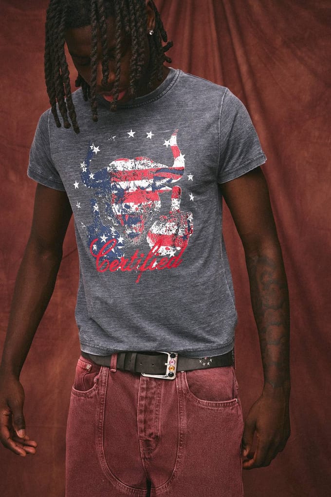 Shrunken Bull Graphic Slub T-Shirt | Black | Size Medium