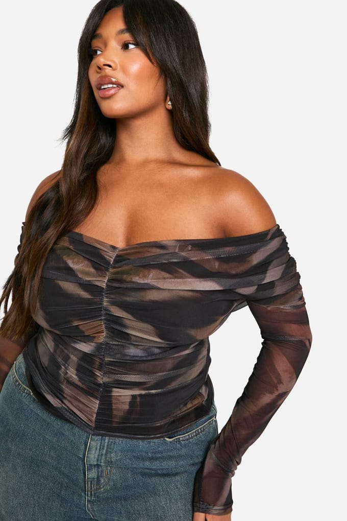 boohoo Dames Plus-size Dierenprint Gerufelde Bardot Top met Lange Mouwen | Black | Maat: 26