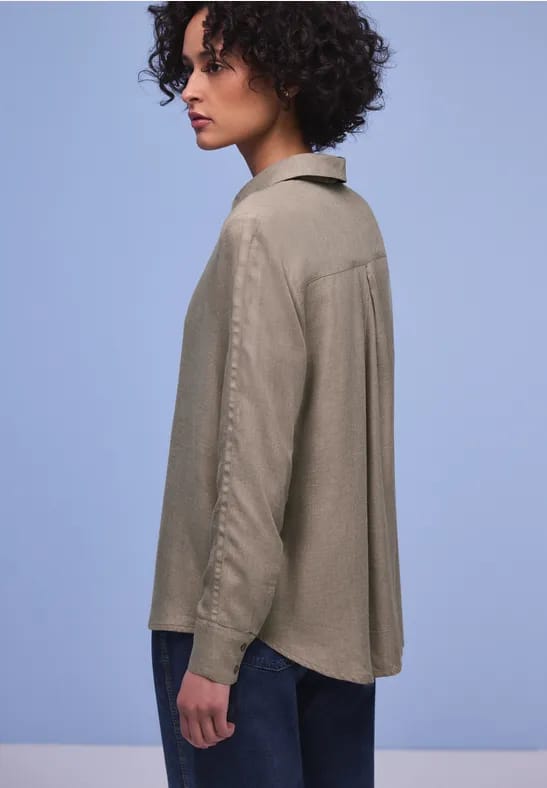 Overhemdblouse met getapete details
