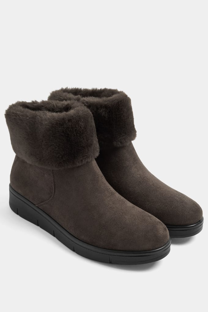 Yours Chocoladebruine Enkellaarzen Van Imitatiesuède Met Bontafwerking In Brede Epasvorm Size 42E