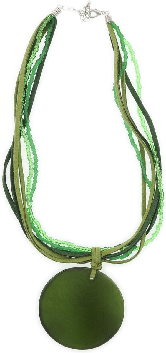 Behave - Ketting groen met ronde schelp hanger - Modeaccessoire voor boho stijl - Lengte 45 cm