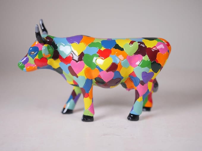 CowParade | Heartstanding Cow | Small (Als u 3 klein koopt krijgt u 1 gratis)