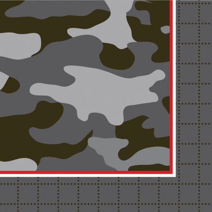 18 kleine camouflage servetten in gebruik