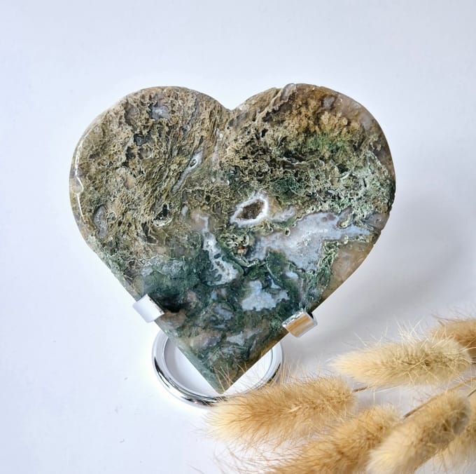 Edelsteen Grote Druzy Mosagaat Hart op Metalen Standaard – #60 173gram
