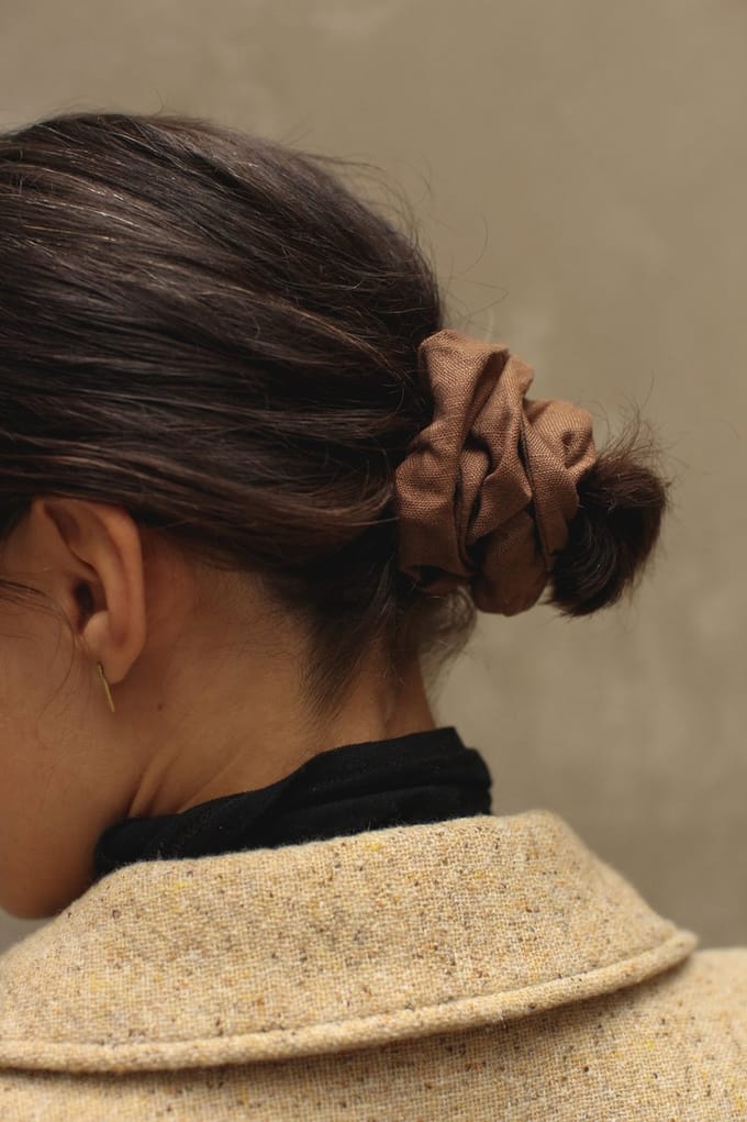 Monk and Anna - Scrunchie • linen • oak