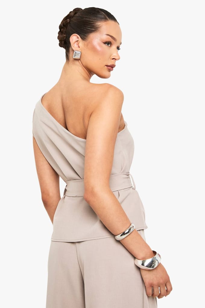 boohoo Dames Woven Hammered One Shoulder Belted Top | Taupe | Maat: 34