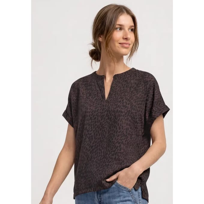 Shirt met verschillende texturen en split in de hals