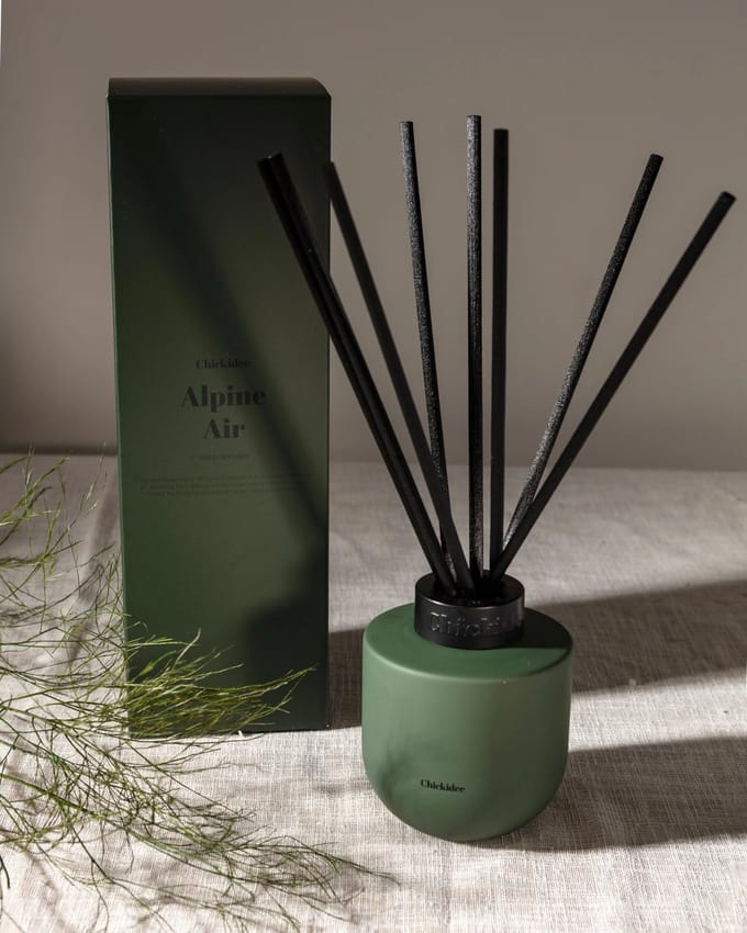 Chickidee - Alpine Air Core Geurstokjes (200ml) - Frisse groene tonen, Botanische geur