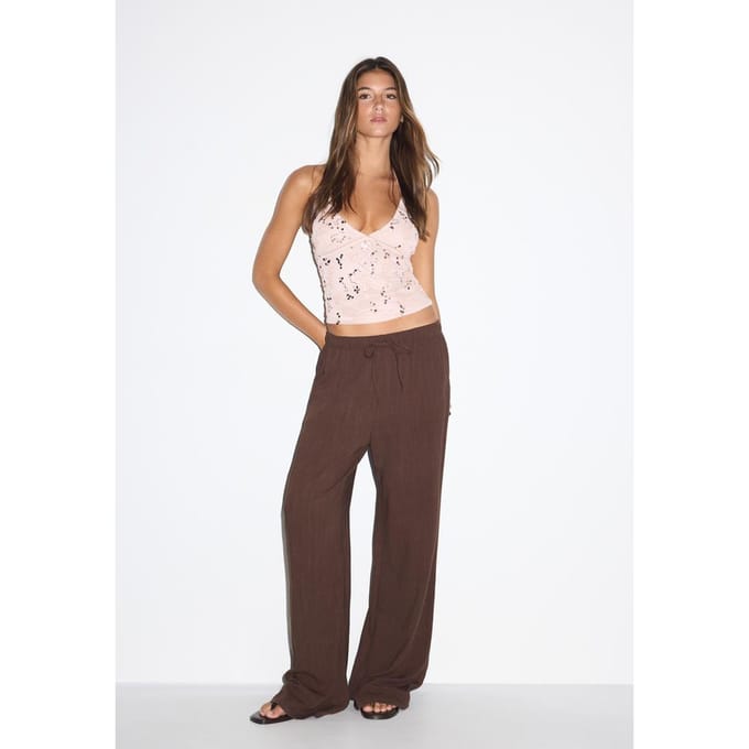 Stradivarius Haltertop met glanzend borduursel  Zalmroze S
