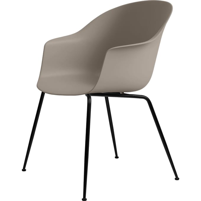 Gubi Bat Dining Stoel - new beige - mat zwart