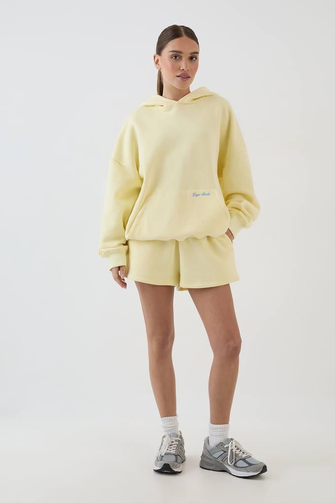 Dames Dsgn Studio Script Geborduurd Trainingspak Met Capuchon En Korte Broek | Lemon | Maat: 3XL