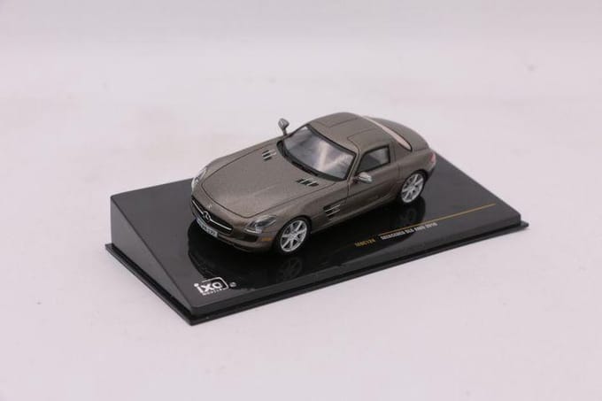 Mercedes-Benz SLS AMG 2010 - 1:43 - IXO Models