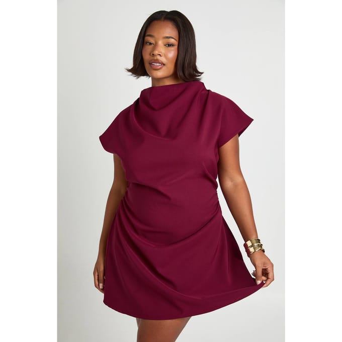 boohoo Dames Plus asymmetrische geraffelde capmouw shiftjurk | Berry | Maat: 28