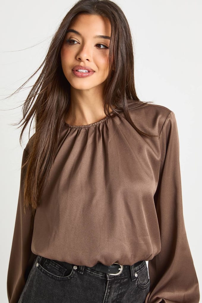 boohoo Dames Plisse top met ballonmouwen | Espresso | Maat: 6