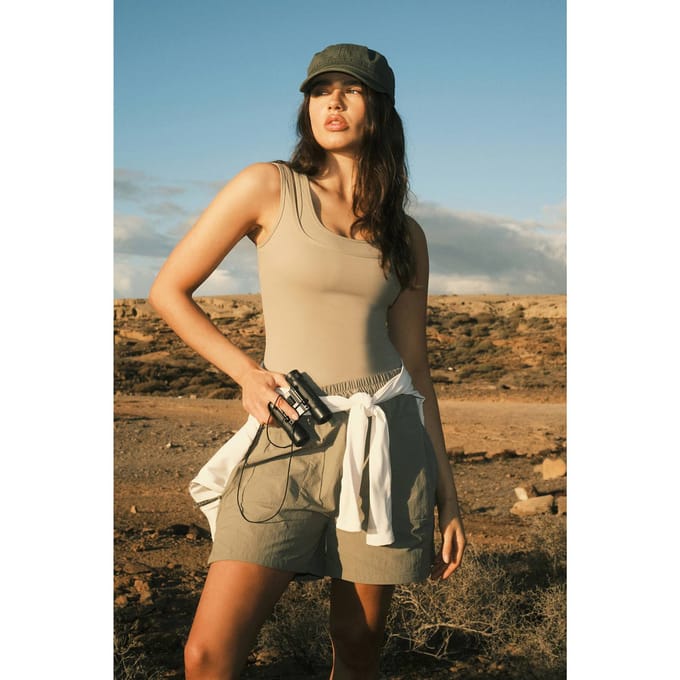 Dames Dsgn Studio Sculpt Dubbellaags Sporttopje | Washed Khaki | Maat: Large