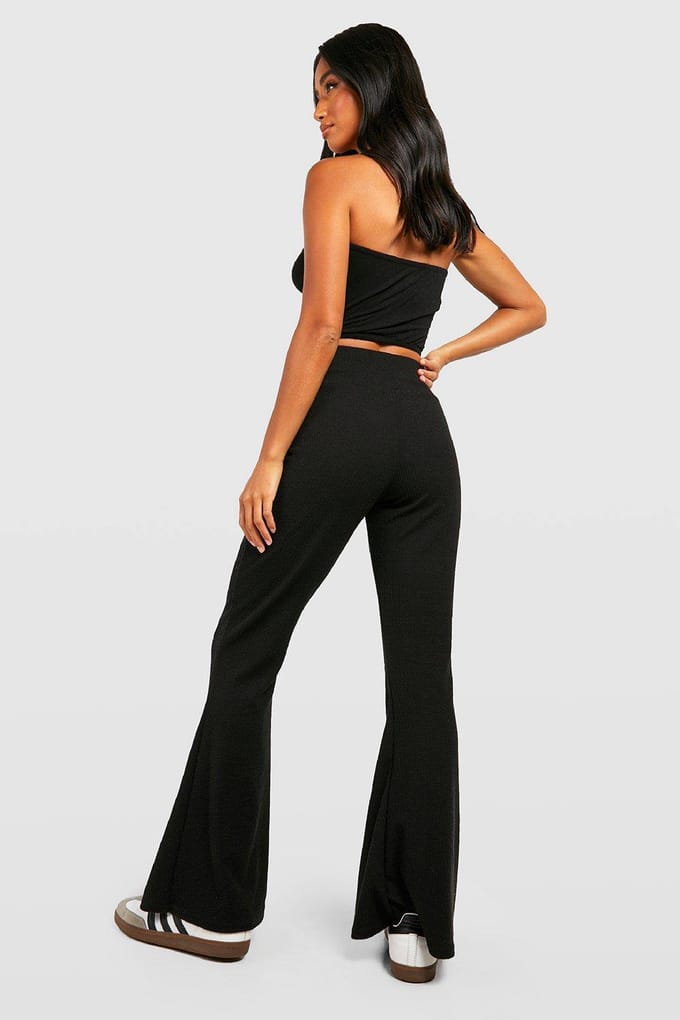 boohoo Dames Petite Crinkle Rib Dikke Tailleband Flares | Black | Maat: 8