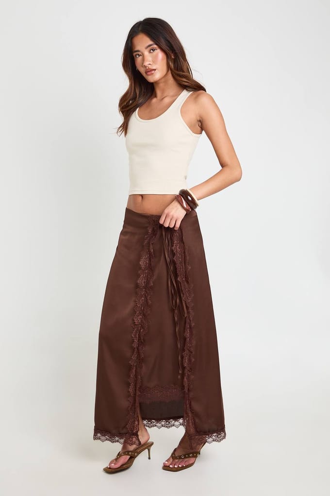 boohoo Dames Satijnen Midaxi Wikkelrok Met Kanten Bies | Chocoladebruin | Maat: 40
