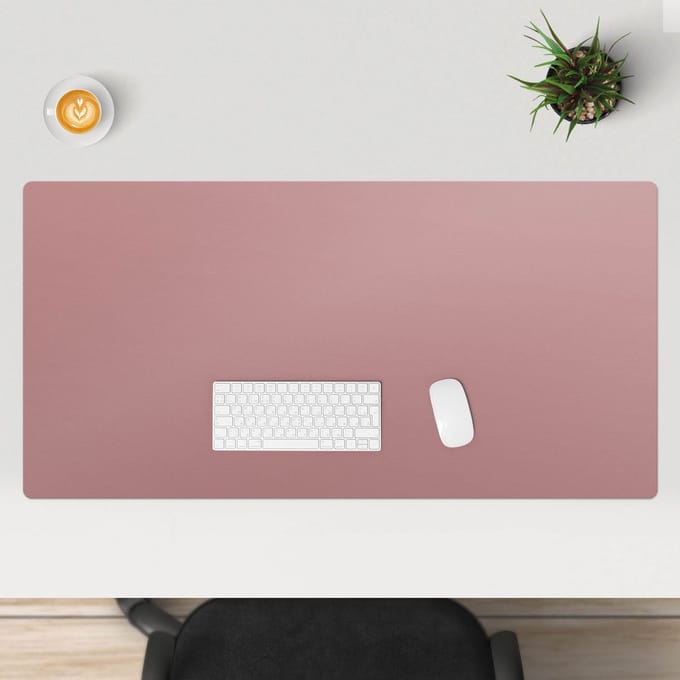 Wallfluent - Stoffig roze Bureau Onderlegger - 120x60 cm - Roze Bureau Onderlegger Groot - Levendige en warme kleuren Onderlegger Bureau - Computer Mat - Bureau Accessoires - Bureauonderlegger XXL