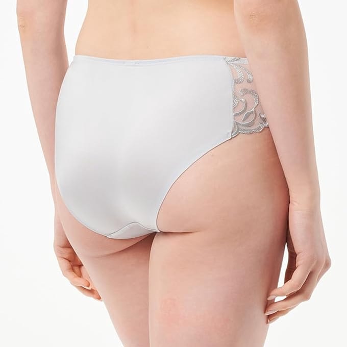 Triumph - Modern Finesse Tai - Slip Maat 42