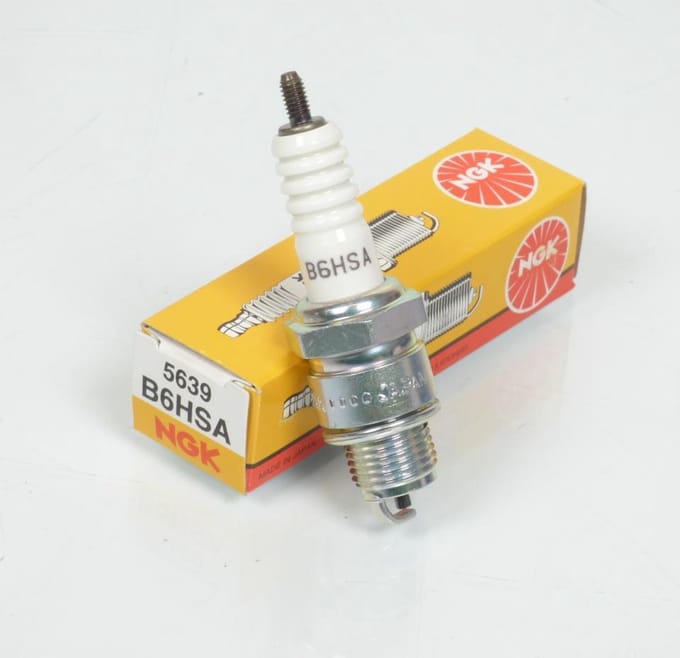 Bougie d'allumage NGK pour Auto B6HSA / 5639 Neuf