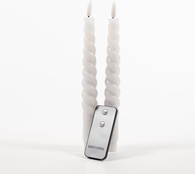 Anna's Collection LED dinerkaarsen swirl - wit - 2x st - 23 cm
