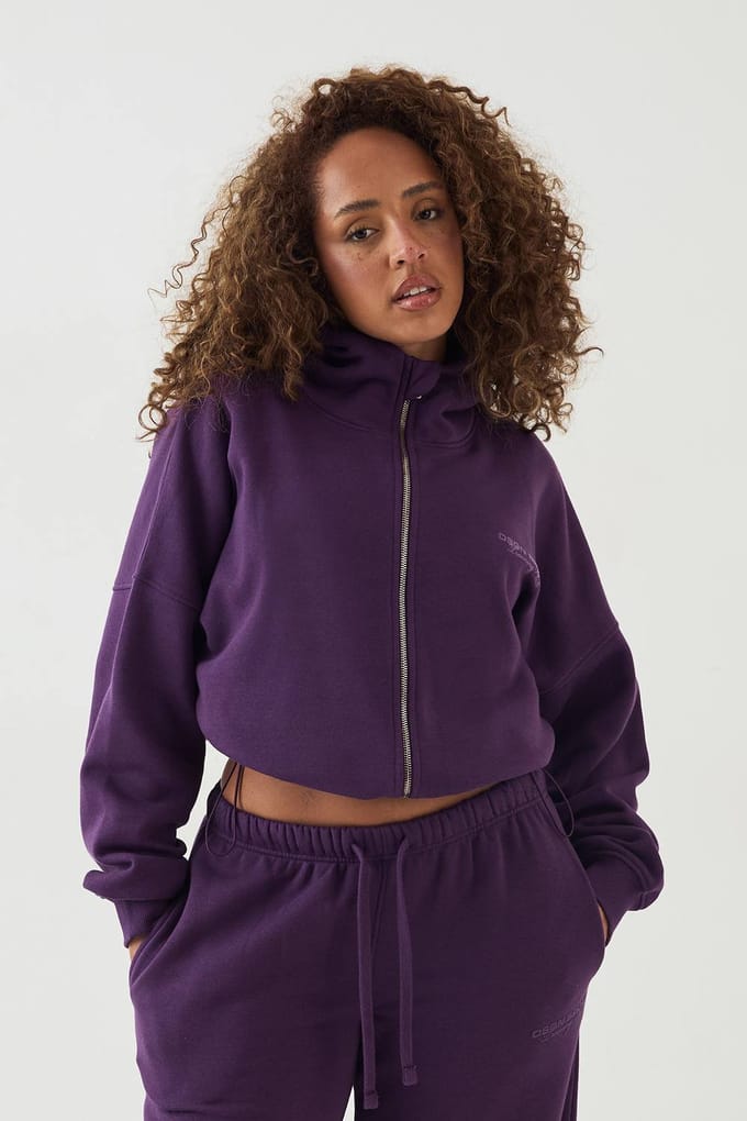 Dames DSGN Studio Sport Training Club Toggle Zoom Trechter Hals Hoodie | Blackcurrant | Maat: Medium