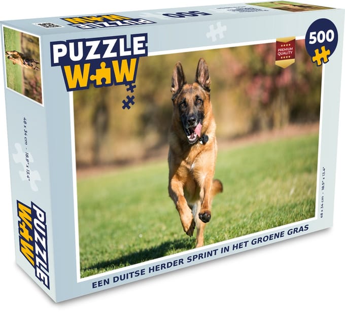 Puzzel Een Duitse Herder sprint in het groene gras - Legpuzzel - Puzzel 500 stukjes