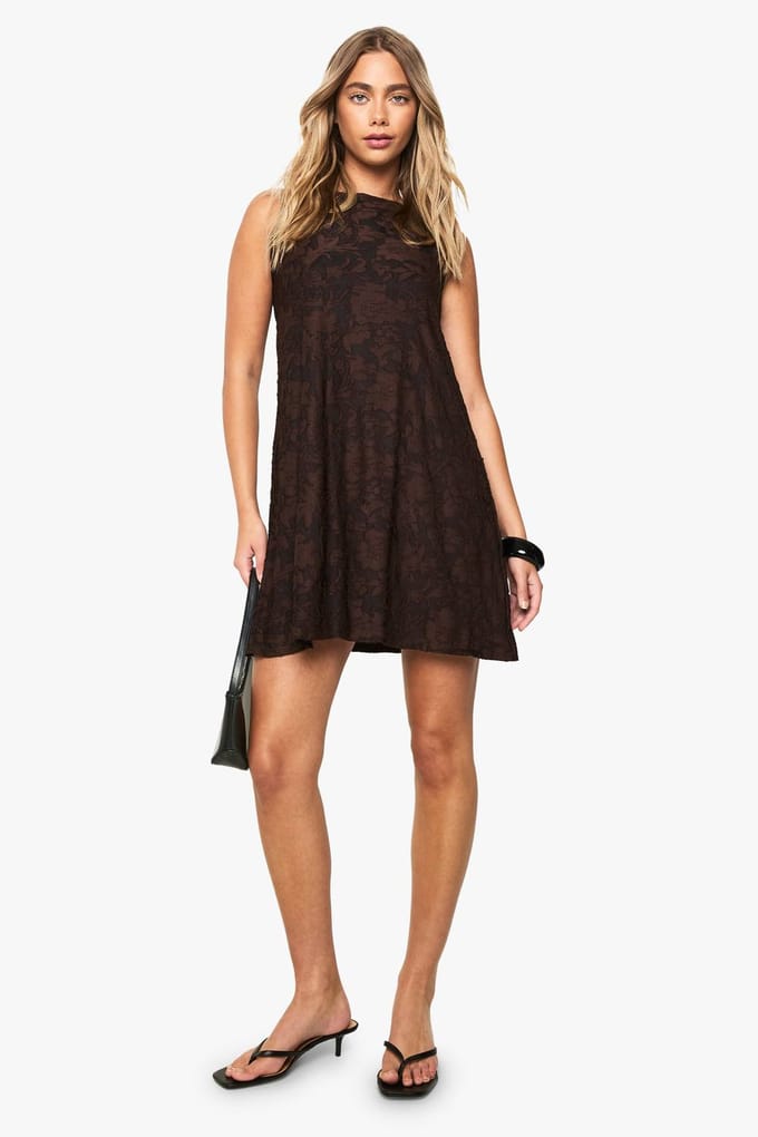 boohoo Dames Getextureerde Burnout Swing Mini Jurk | Chocolate | Maat: 8