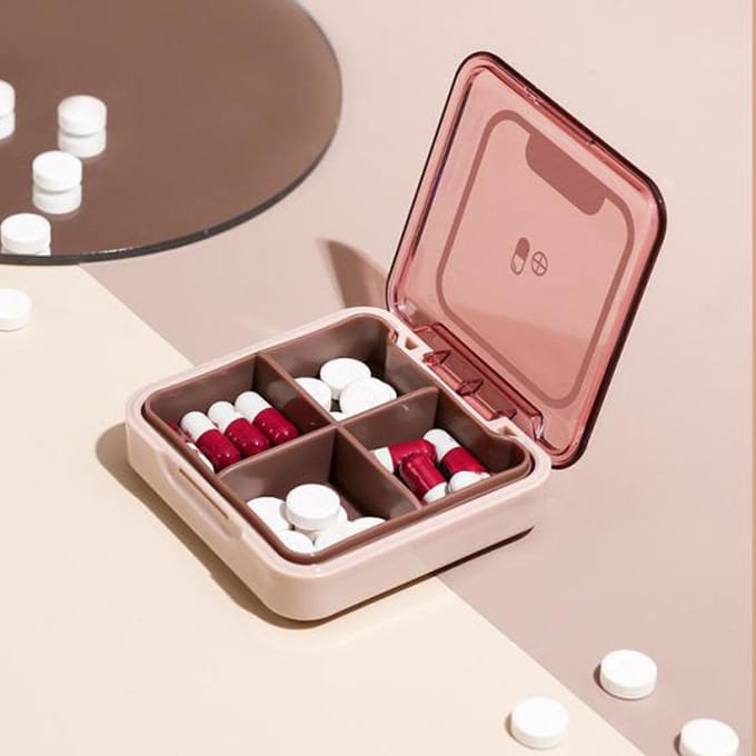 Draagbare Mini Medicijndoos met Aparte Vakjes Plastic Waterdichte Medicijnorganizer voor