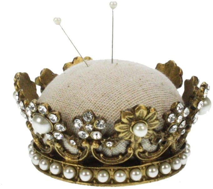 Speldenkussen Kroon – Strass/Parel – Ø9×4 cm – Decoratief & Praktisch