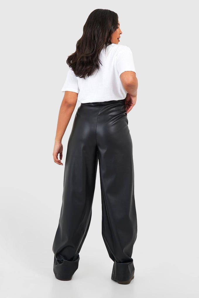 boohoo Dames Plus Pu Straight Leg Broek | Zwart | Maat: 54