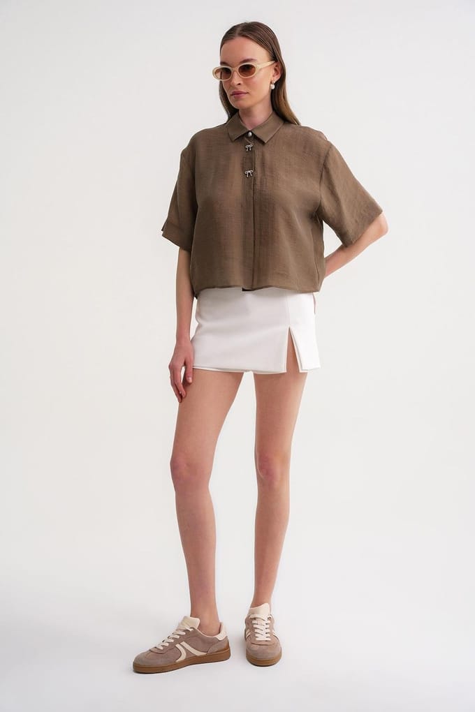 Korte Mouw Crop Shirt met Steenaccessoires