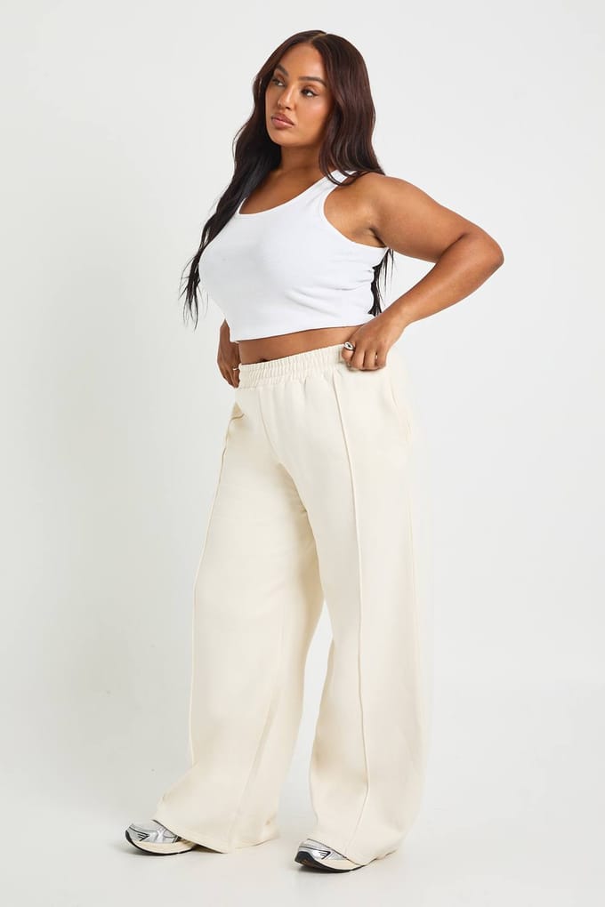 boohoo Dames Plus Core Basic jogger met pintuckdetail en rechte pijpen | Ecru | Maat: 16