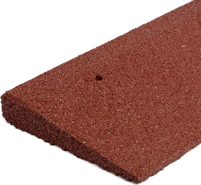 Rubbermagazijn - Rubber oplooprand rood 100x25x4,5cm - Recycled rubber - Slijtvast