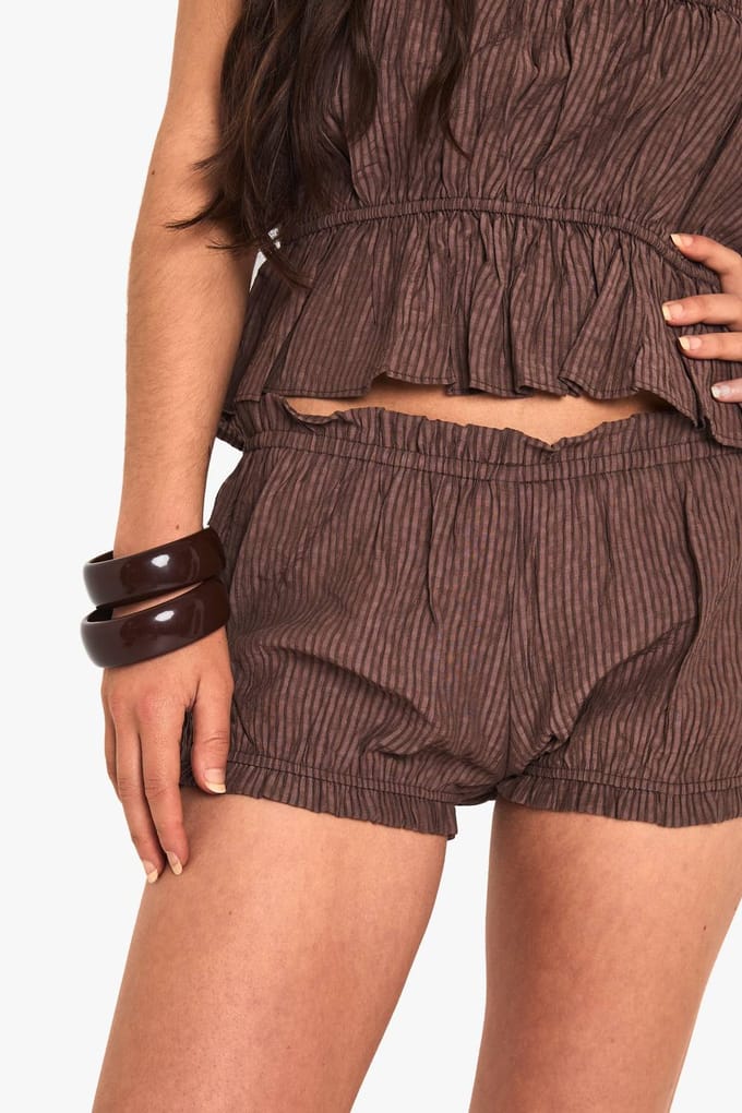 boohoo Dames Getextureerde gestreepte ruffle-shorts | Chocolate | Maat: 16