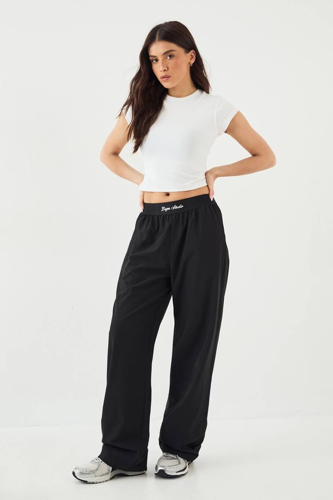 Dames DSGN Studio Broek met Elastische Taille en Rechte Pijpen | Black | Maat: XS