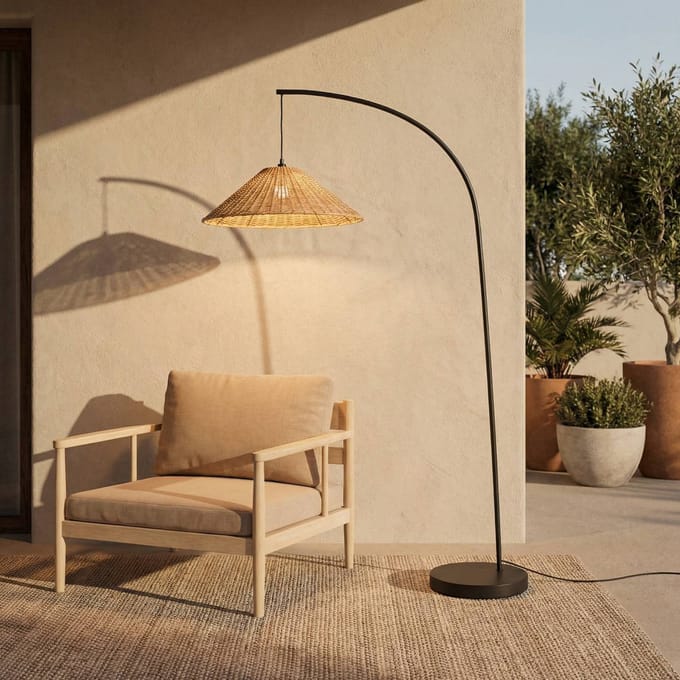 Lucande buiten vloerlamp Taniola, conisch, rotan, 195 cm, IP44