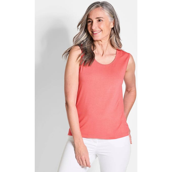 Twee basic topjes - koraalrood / wit - Gr. 40 van Goldner Fashion