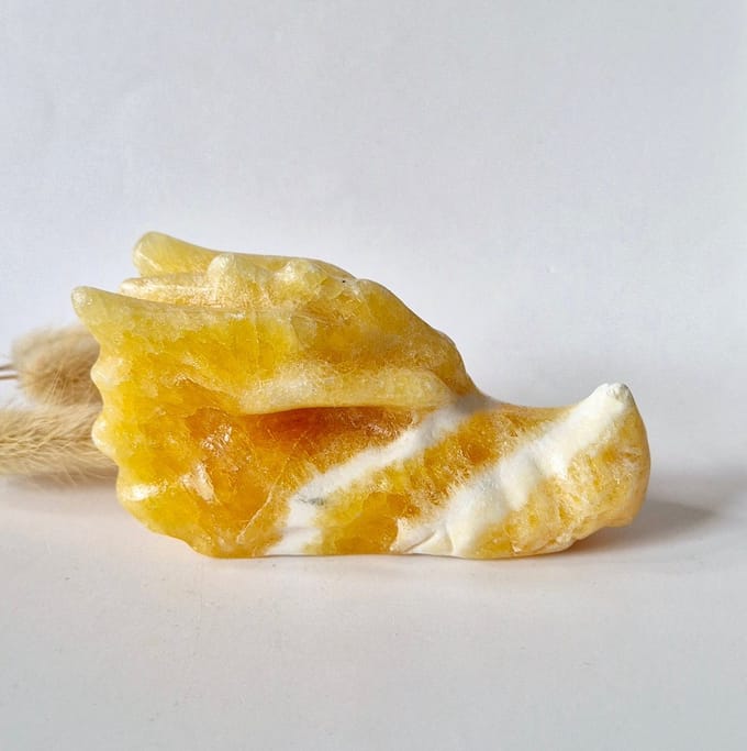 Honing Calciet Drakenschedel – Beschermende Edelsteen Dragon Skull (10 cm)