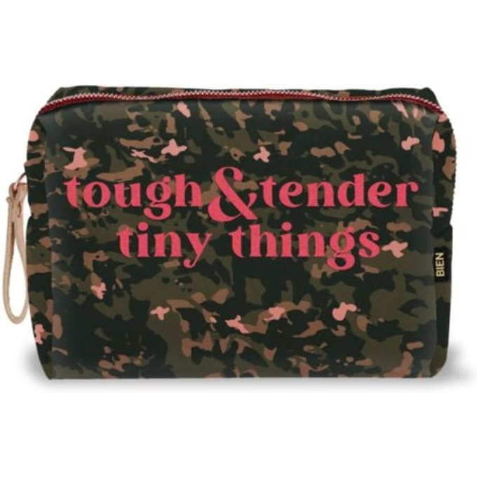 Bien moves etui groot, panterprint met geborduurde quote - tough & tender tiny things