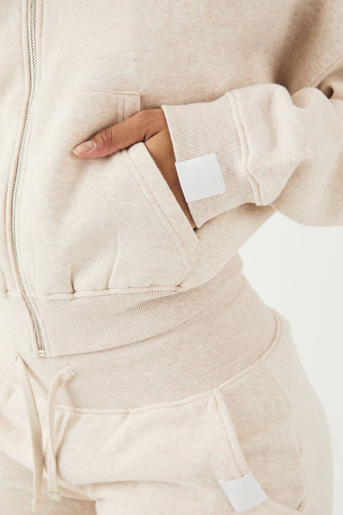 Dames DSGN Studio Boxy Crop Ritshoodie | Oatmeal | Maat: Large